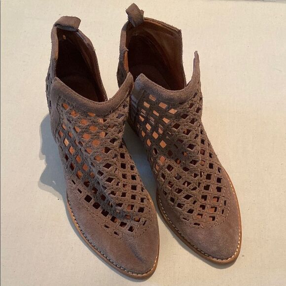 JEFFREY CAMPBELL Taggart Cutout Suede Leather Bootie Women's size 8.5 - Picture 2 of 11